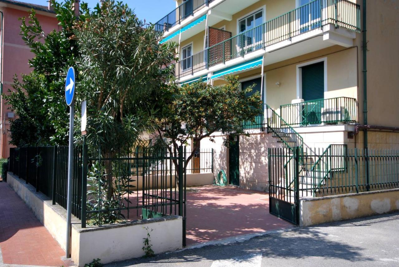 Appartamenti Con Giardino E Posto Auto Per Famiglie 菲纳莱利古雷 外观 照片