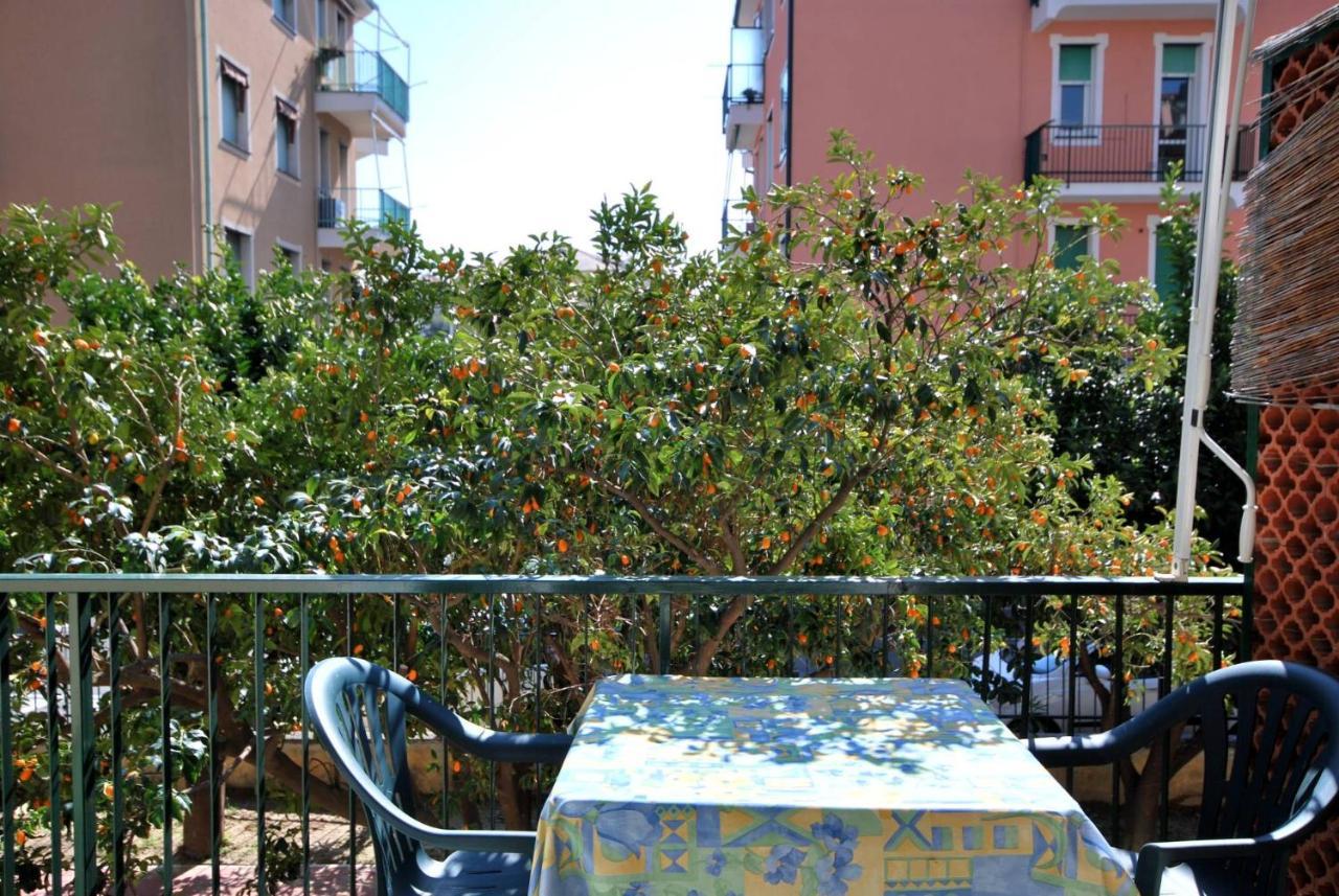Appartamenti Con Giardino E Posto Auto Per Famiglie 菲纳莱利古雷 外观 照片