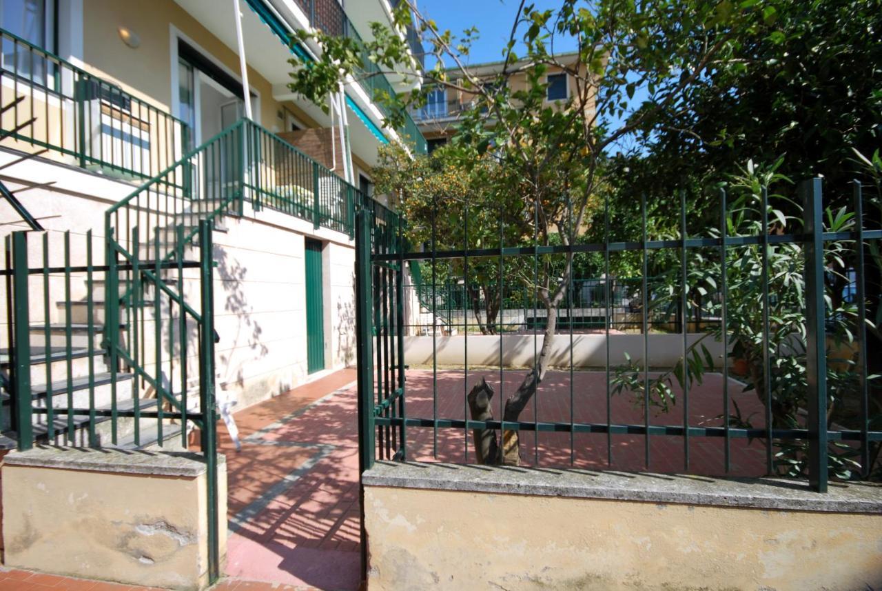 Appartamenti Con Giardino E Posto Auto Per Famiglie 菲纳莱利古雷 外观 照片